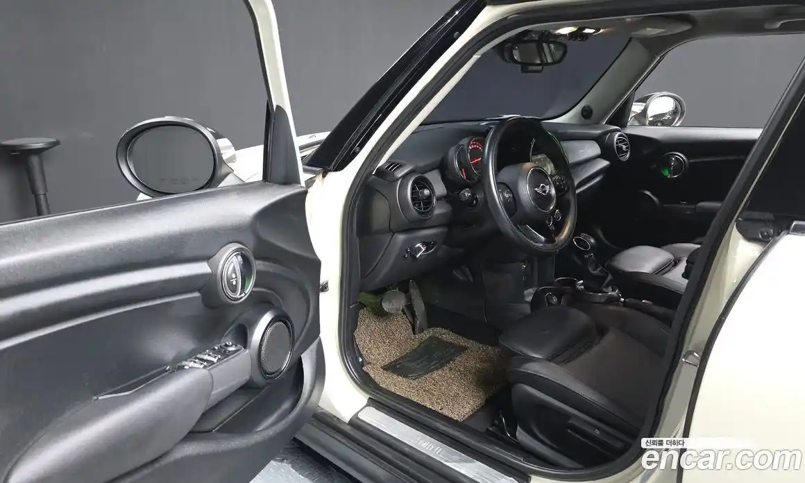 Mini Cooper 2016 1.5 Автомат в Москве № 546541, фото 10