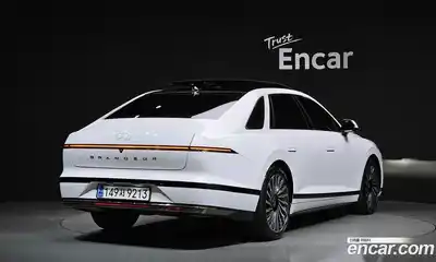 Hyundai Grandeur 2023 2.5 Автомат в Москве № 110679, миниатюра 2