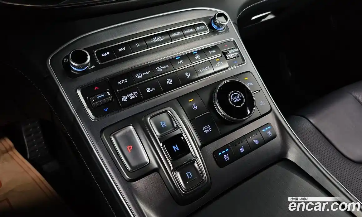 Hyundai Santa Fe 2023 1.6 Автомат в Москве № 110775, фото 9