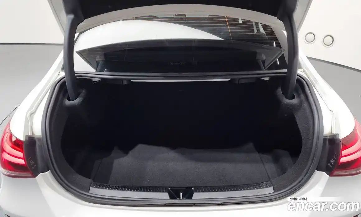 Mercedes-Benz A-Class 2021 2.0 Автомат в Москве № 141932, фото 12