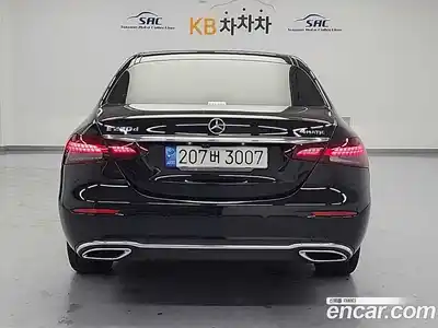 Mercedes-Benz E-Class 2021 1.9 Автомат в Москве № 160971, миниатюра 3