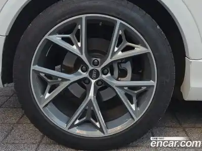 Audi Q8 2023 3.0 Автомат в Москве № 164017, миниатюра 11