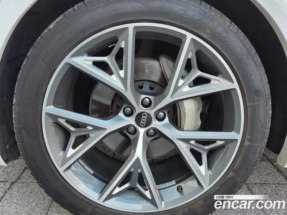 Audi Q8 2023 3.0 Автомат в Москве № 164017, фото 9