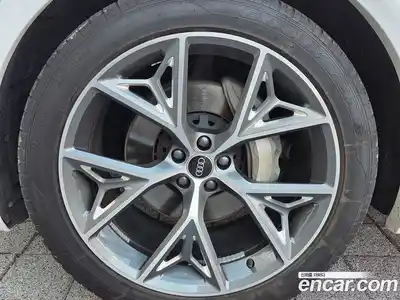 Audi Q8 2023 3.0 Автомат в Москве № 164017, миниатюра 9