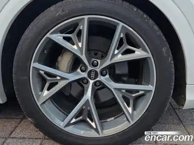 Audi Q8 2023 3.0 Автомат в Москве № 164017, миниатюра 10