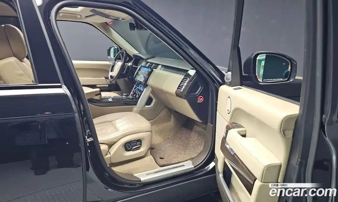 Land Rover Range-Rover 2015 4.4 Автомат в Москве № 166666, фото 1