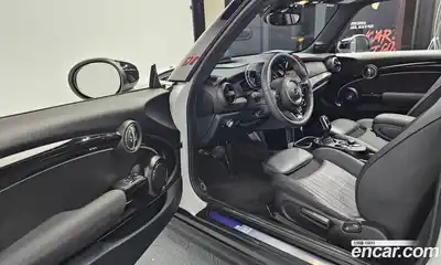 Mini Cooper 2024 2.0 Автомат в Москве № 166993, миниатюра 2