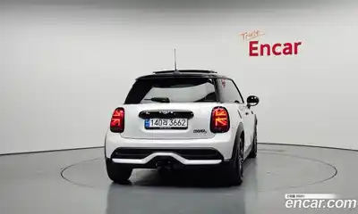 Mini Cooper 2024 2.0 Автомат в Москве № 166993, миниатюра 3