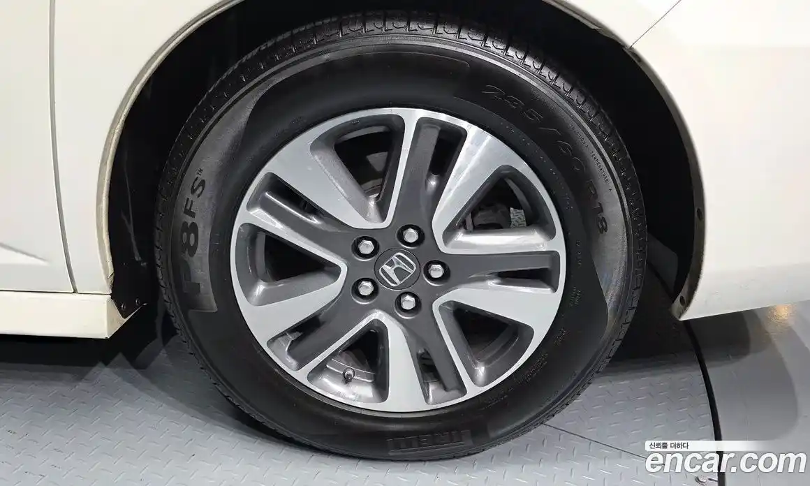 Honda Odyssey 2016 3.5 Автомат в Москве № 170585, фото 4