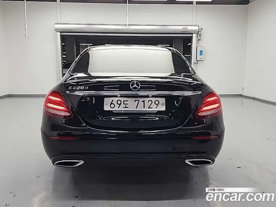 Mercedes-Benz E-Class 2017 1.9 Автомат в Москве № 195212, фото 3
