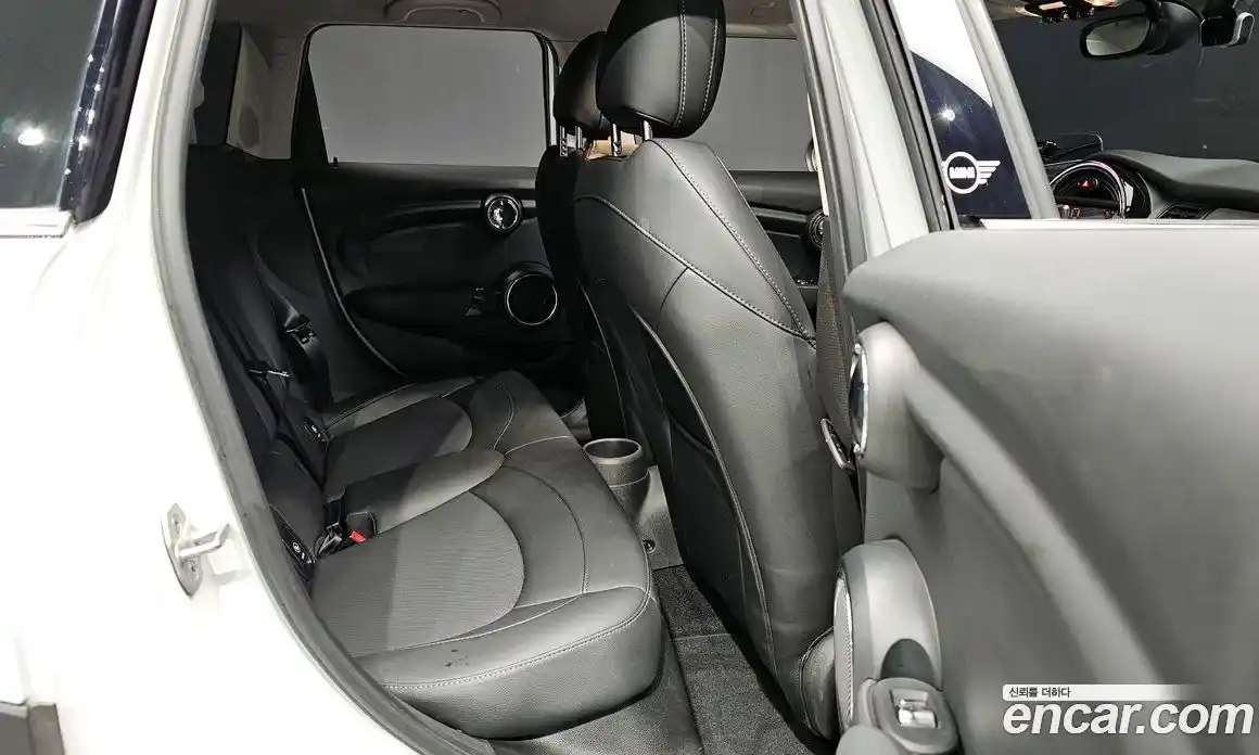 Mini Cooper 2021 1.5 Автомат в Москве № 214155, фото 11