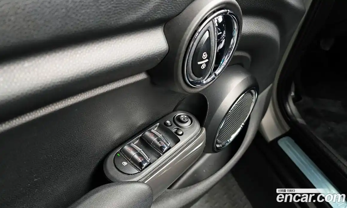 Mini Cooper 2021 1.5 Автомат в Москве № 214155, фото 13