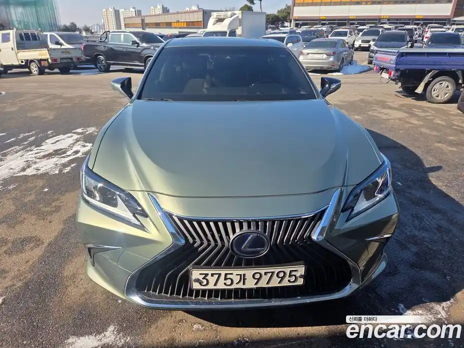 Lexus ES 2021 2.5 Автомат в Москве № 214851, фото 2