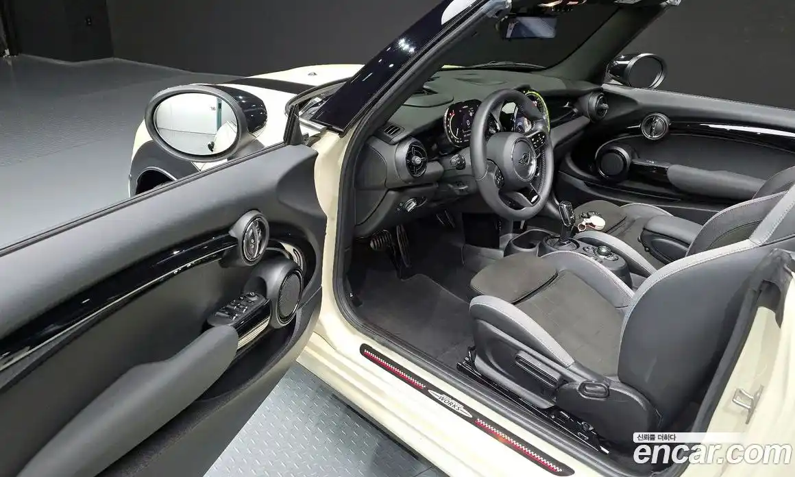 Mini Cooper Convertible 2022 2.0 Автомат в Москве № 221168, фото 15