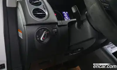 Volkswagen Tiguan 2016 2.0 Автомат в Москве № 228569, миниатюра 3