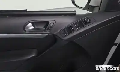 Volkswagen Tiguan 2016 2.0 Автомат в Москве № 228569, миниатюра 6