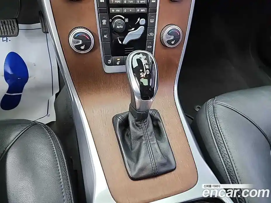 Volvo XC70 2015 2.0 Автомат в Москве № 230539, фото 8