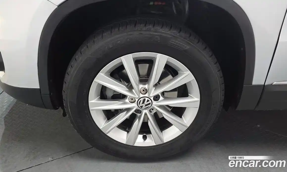 Volkswagen Tiguan 2012 2.0 Автомат в Москве № 276229, фото 18