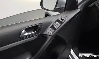 Volkswagen Tiguan 2012 2.0 Автомат в Москве № 276229, миниатюра 3