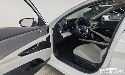 Hyundai Avante 2023 1.6 Автомат в Москве № 284212, миниатюра 9