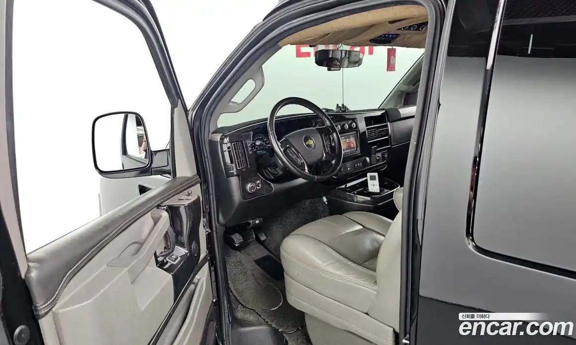 Chevrolet Express Van 2016 6.0 Автомат в Москве № 385337, фото 10