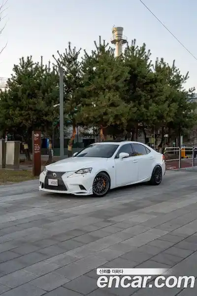 Lexus IS 2016 2.0 Автомат в Москве № 399096, миниатюра 3