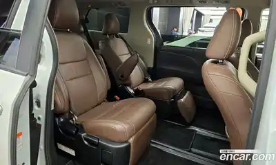 Toyota Sienna 2018 3.5 Автомат в Москве № 402136, миниатюра 11