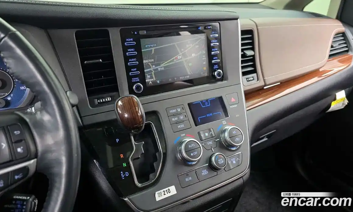 Toyota Sienna 2018 3.5 Автомат в Москве № 402136, фото 14