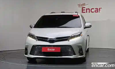 Toyota Sienna 2018 3.5 Автомат в Москве № 402136, миниатюра 2