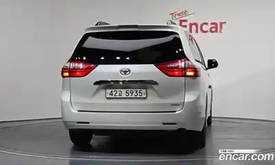 Toyota Sienna 2018 3.5 Автомат в Москве № 402136, миниатюра 3