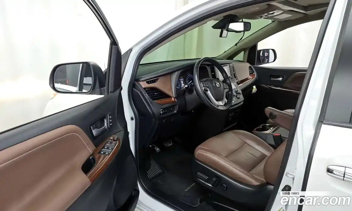 Toyota Sienna 2018 3.5 Автомат в Москве № 402136, фото 9