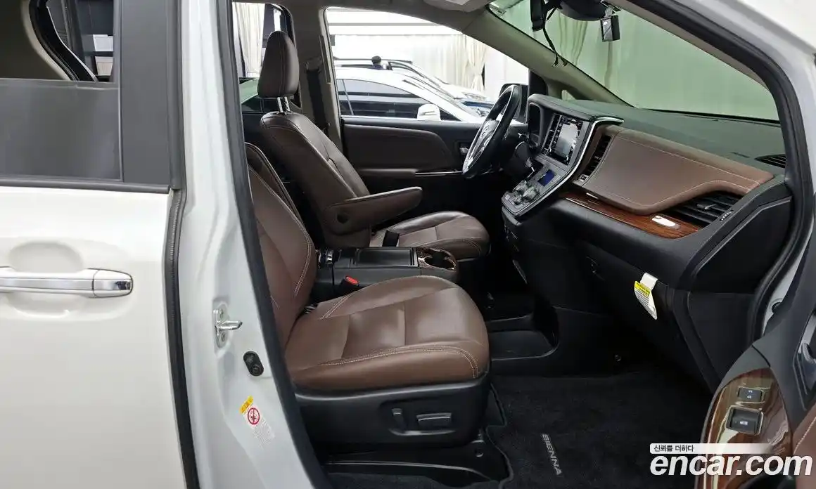 Toyota Sienna 2018 3.5 Автомат в Москве № 402136, фото 10