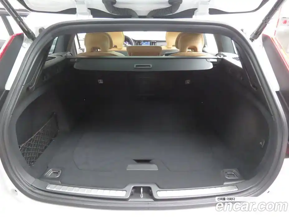 Volvo V60 2025 2.0 Автомат в Москве № 430242, фото 12