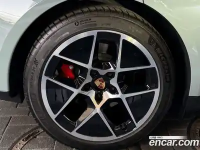 Porsche Taycan 2025 Автомат в Москве № 430392, миниатюра 5