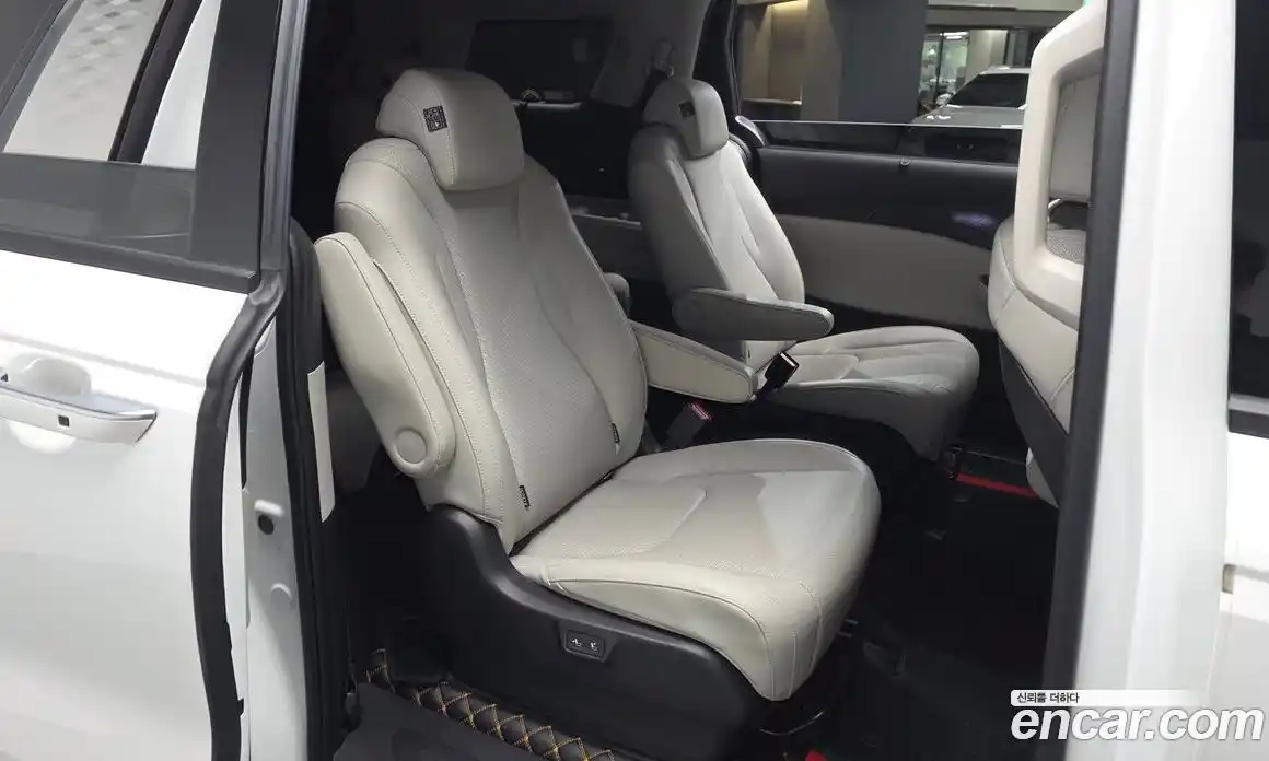 Kia Canival 2023 3.5 Автомат в Москве № 450864, фото 10