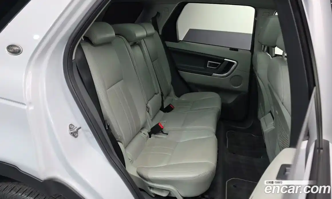 Land Rover Discovery Sport 2017 2.0 Автомат в Москве № 493444, фото 12