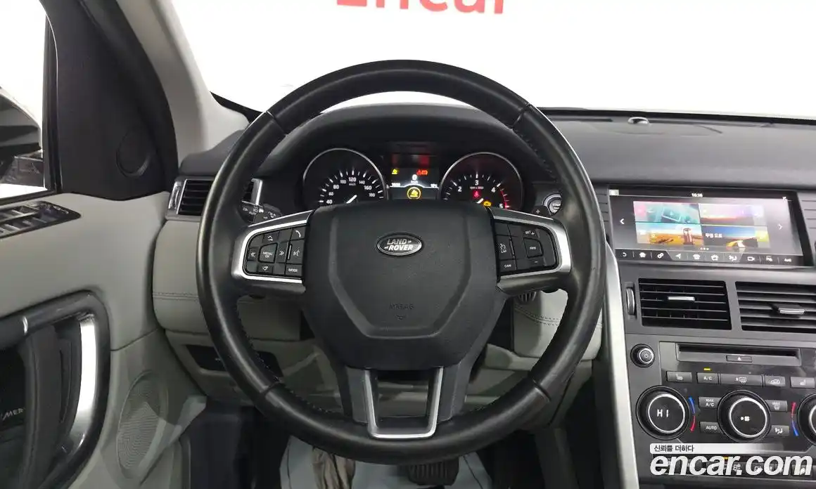 Land Rover Discovery Sport 2017 2.0 Автомат в Москве № 493444, фото 13