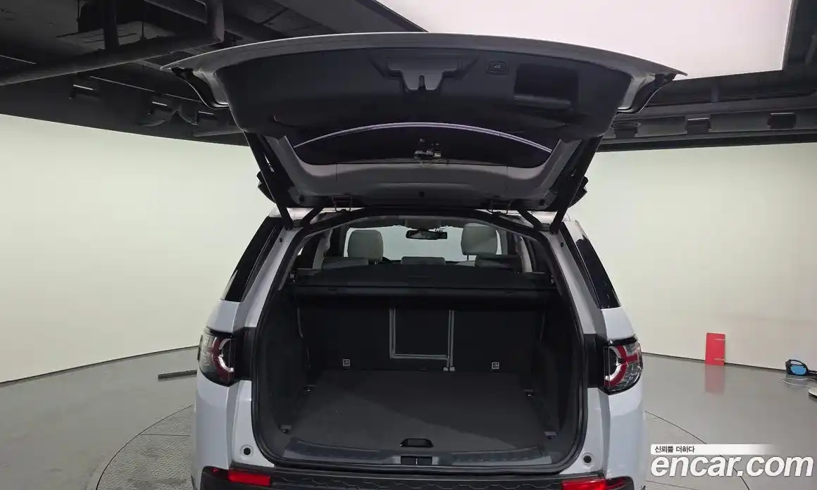 Land Rover Discovery Sport 2017 2.0 Автомат в Москве № 493444, фото 20