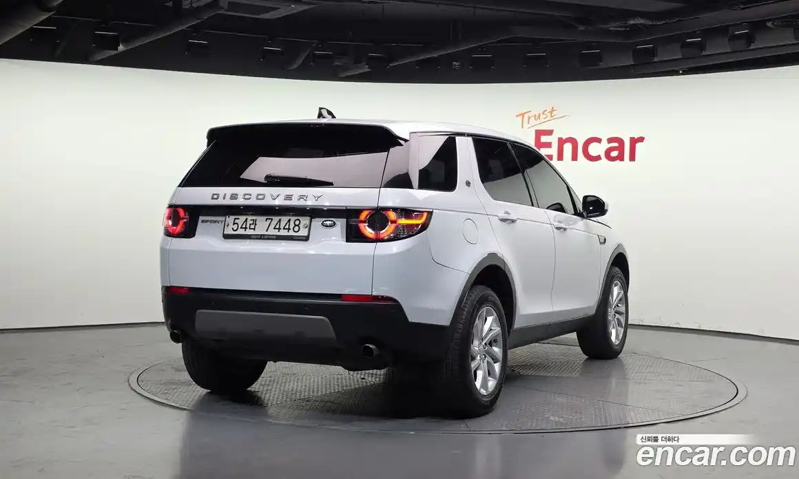 Land Rover Discovery Sport 2017 2.0 Автомат в Москве № 493444, фото 2