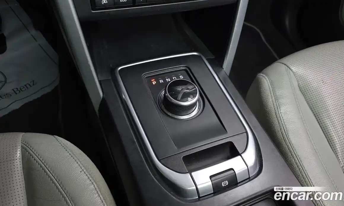 Land Rover Discovery Sport 2017 2.0 Автомат в Москве № 493444, фото 9