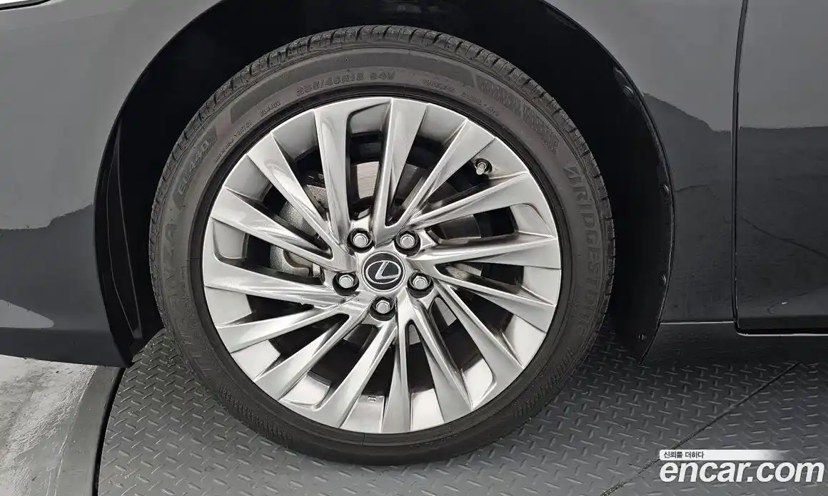 Lexus ES 2023 2.5 Автомат в Москве № 499592, фото 5