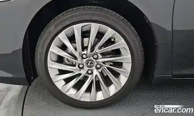 Lexus ES 2023 2.5 Автомат в Москве № 499592, миниатюра 5