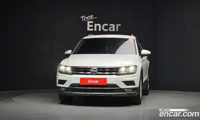 Volkswagen Tiguan 2020 2.0 Автомат в Москве № 499919, миниатюра 3
