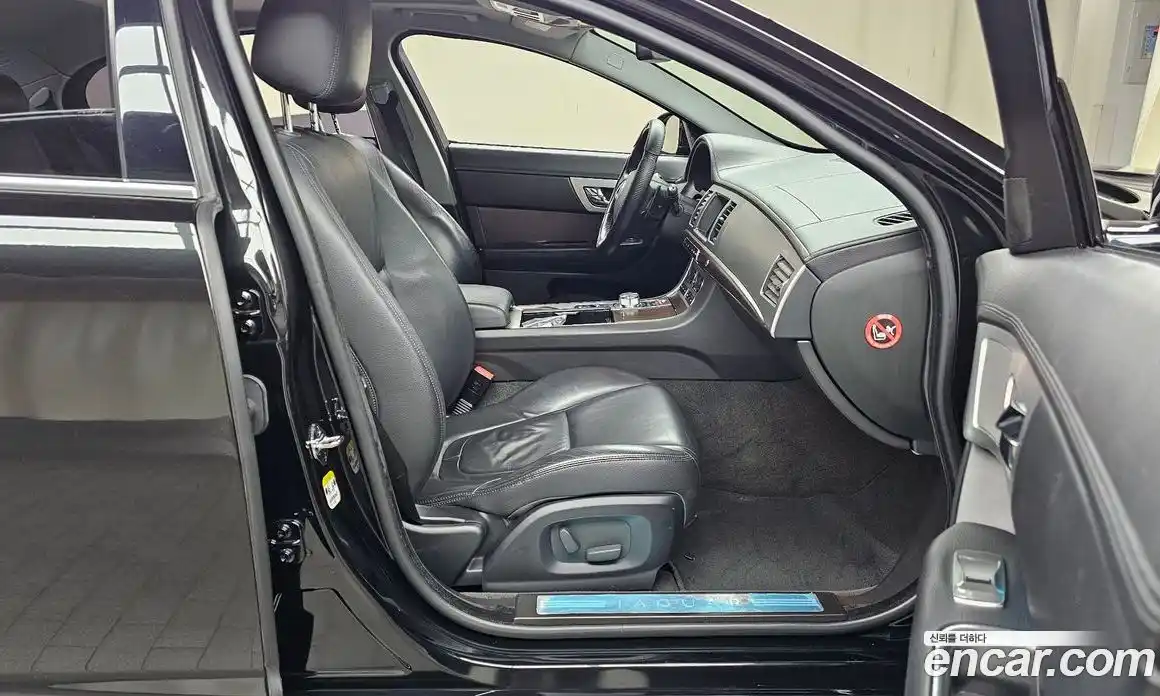 Jaguar XF 2012 2.2 Автомат в Москве № 500311, фото 11