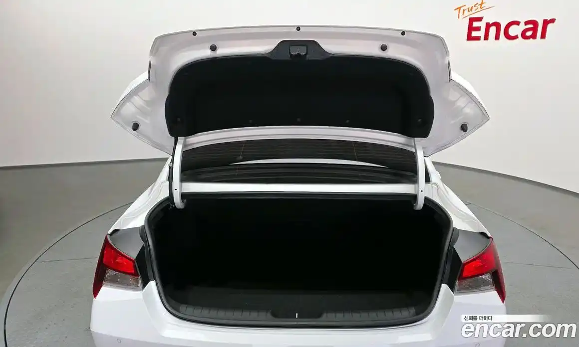 Hyundai Avante 2022 1.6 Автомат в Москве № 517333, фото 20