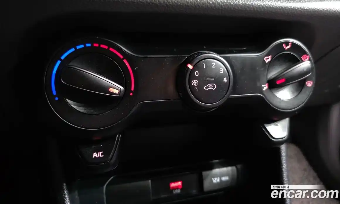 Kia Morning 2021 1.0 Автомат в Москве № 520236, фото 17