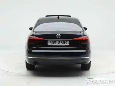 Volkswagen Passat 2018 2.0 Автомат в Москве № 521458, миниатюра 5