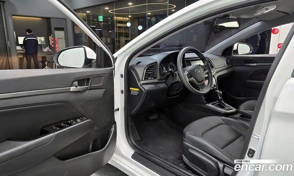 Hyundai Avante 2018 1.6 Автомат в Москве № 530727, фото 11