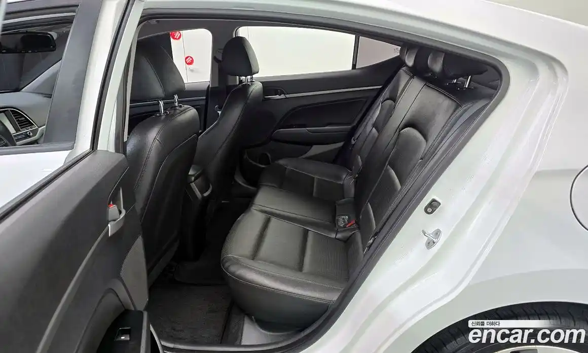 Hyundai Avante 2018 1.6 Автомат в Москве № 530727, фото 13