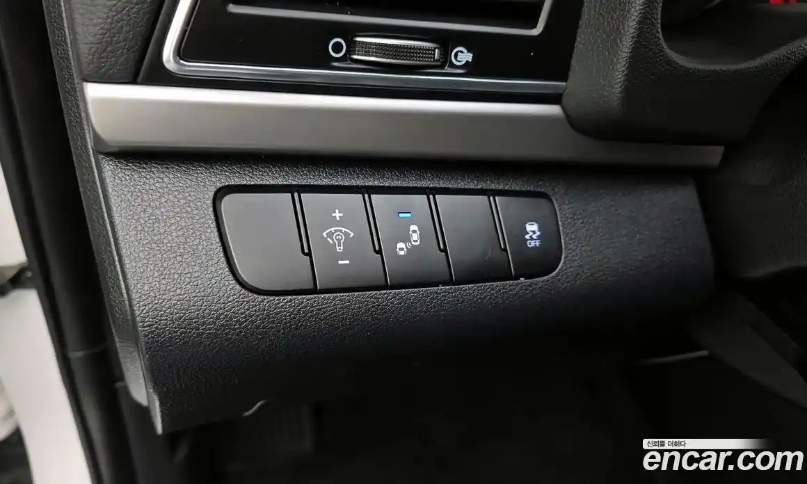 Hyundai Avante 2018 1.6 Автомат в Москве № 530727, фото 17